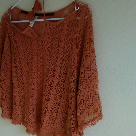 Halter top - Picture 3 of 4